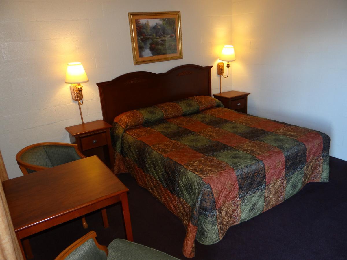 Economy Inn Корнинг Екстериор снимка
